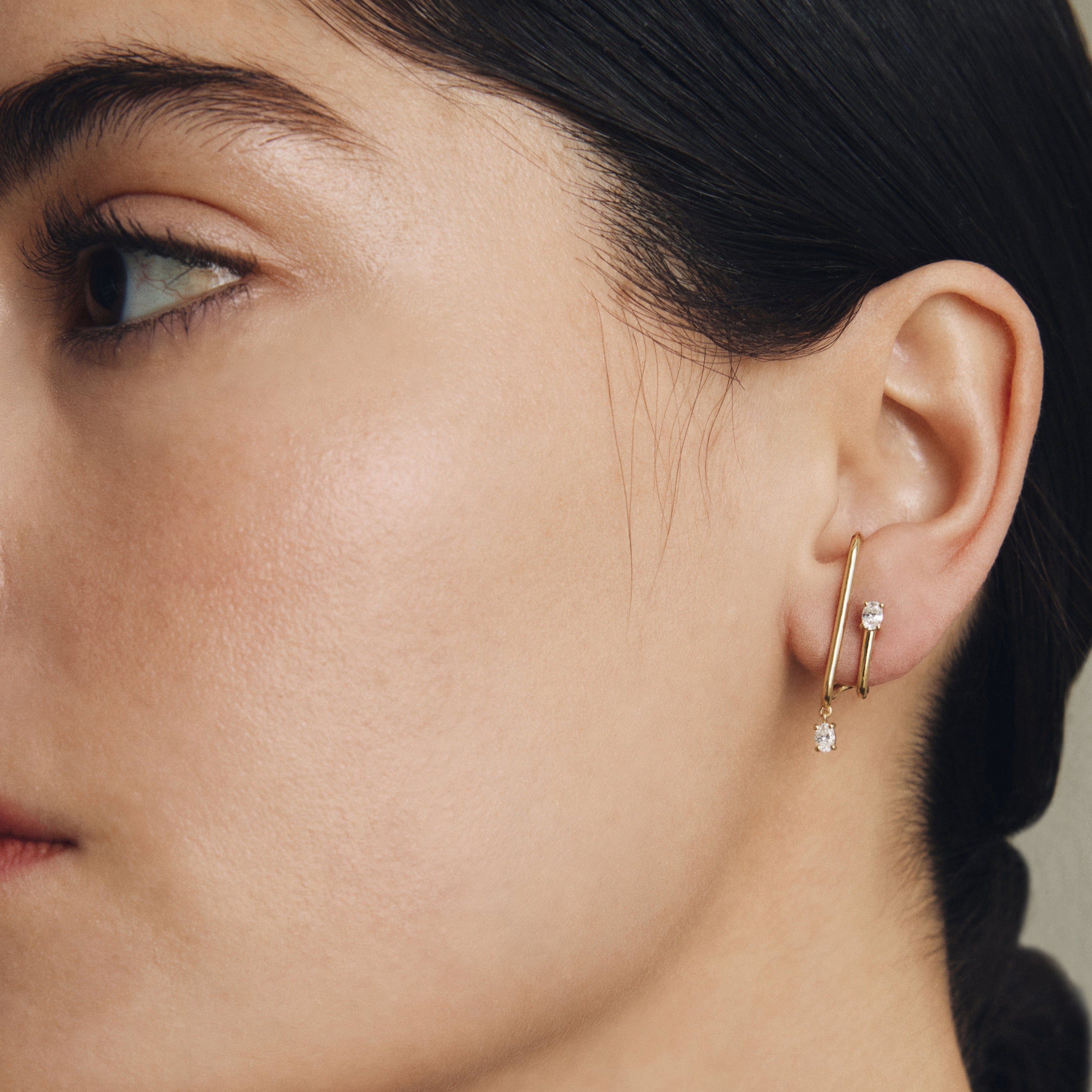 WIRE 2 ROWS DIAMOND EARRINGS / WHITE