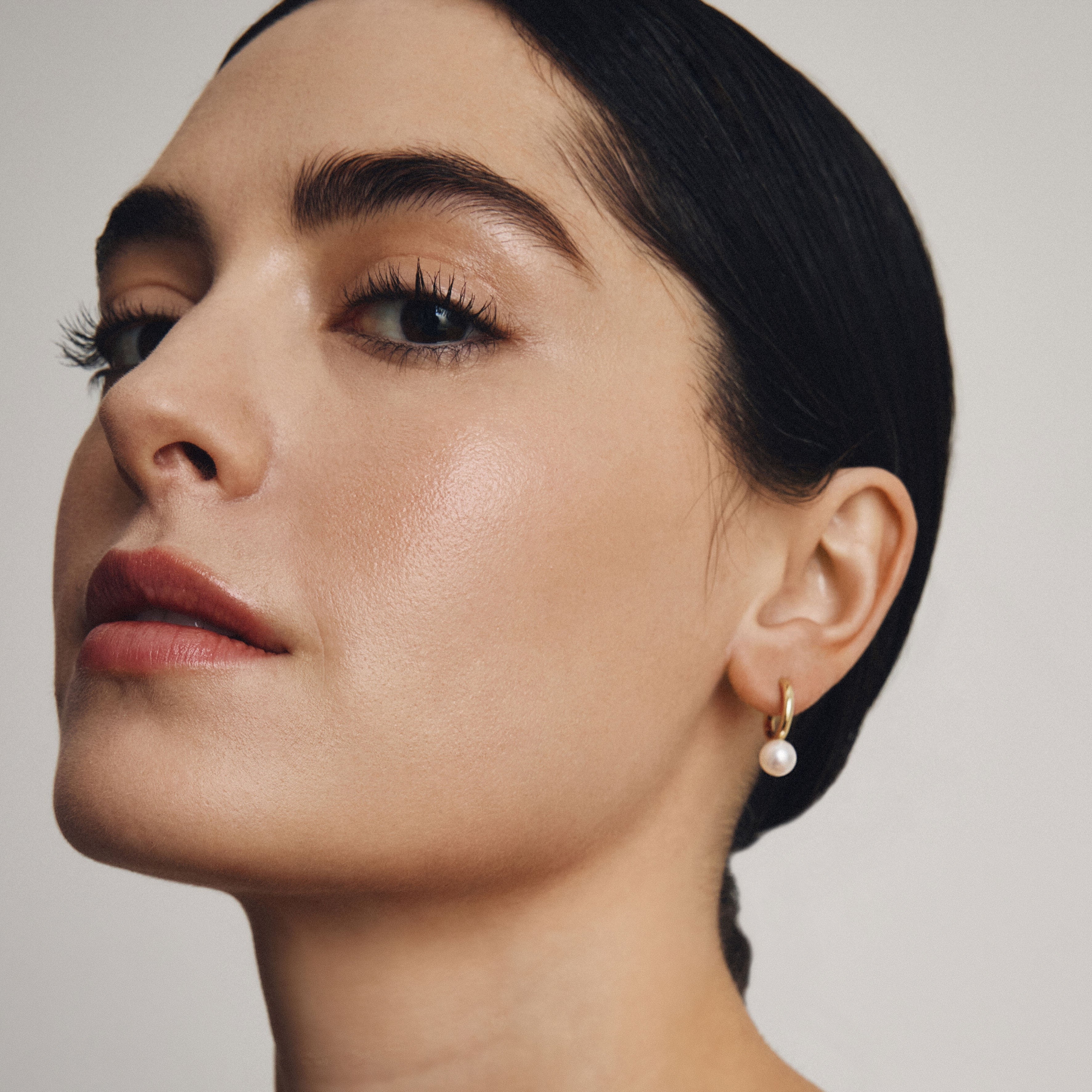 LA PEARL HOOP EARRINGS / YELLOW